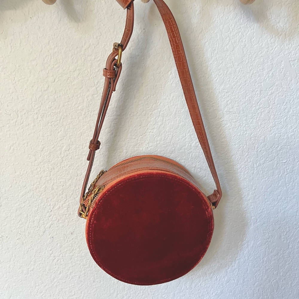 Vintage inspired crossbody bag